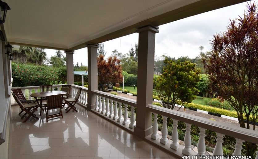 nyarutarama rental house plut properties (10)