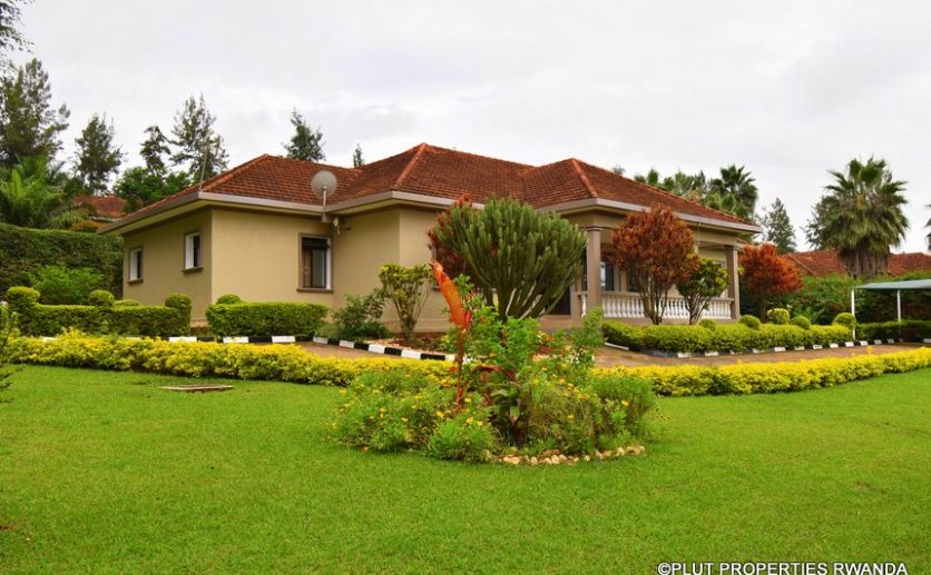 nyarutarama rental house plut properties (13)