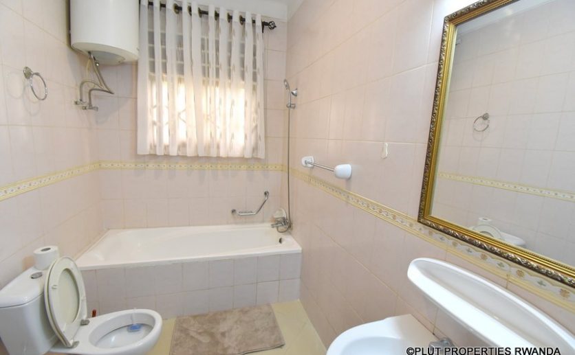 nyarutarama rental house plut properties (7)