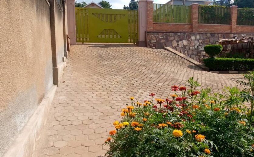 Beautiful houe for sale (2)