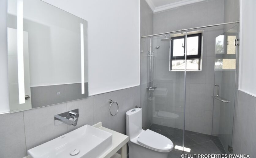 lakewood golf apartment top floor plut properties (15)