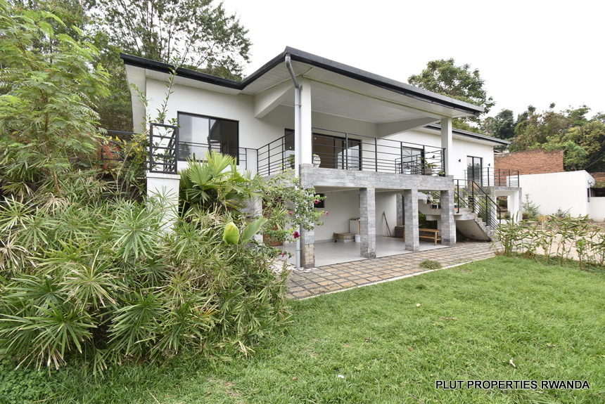 Refurbished House in Kiyovu
