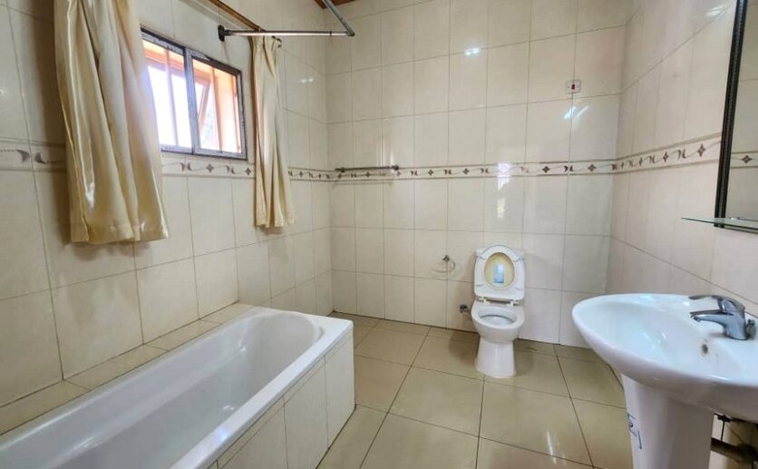 plut properties hoouse for rent in Nyarutarama (1)