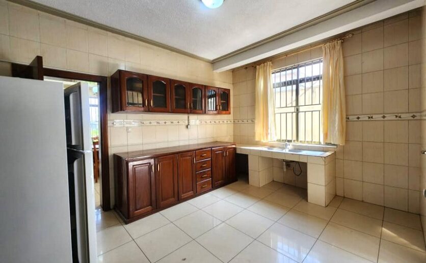 plut properties hoouse for rent in Nyarutarama (11)-001
