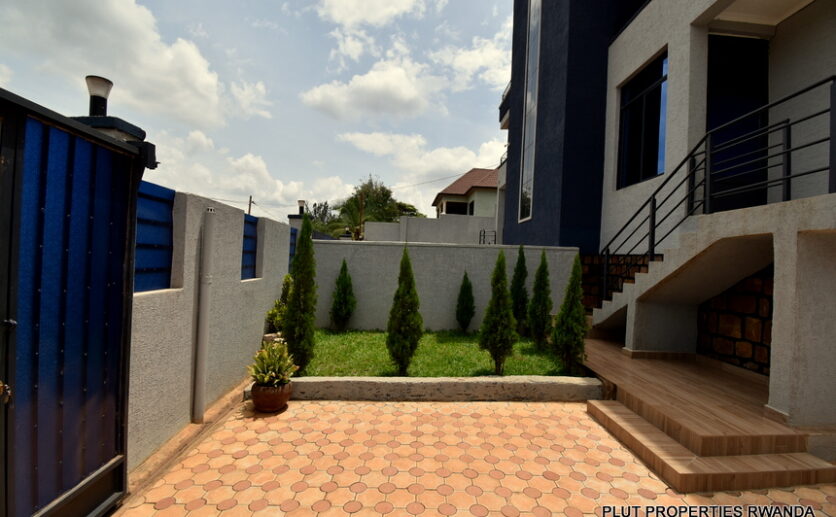 House for sale in kacyiru (3)-001