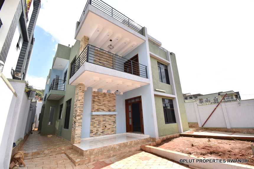 Affordable house in Rebero.