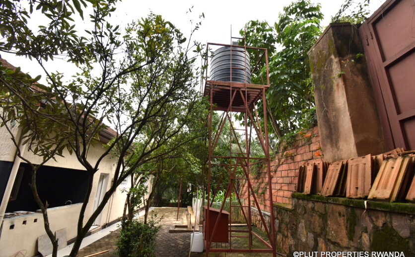unfurnished house for rent in kiyovu (11)