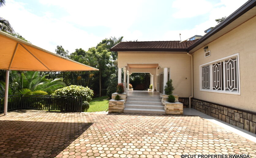 unfurnished house for rent in kiyovu (13)