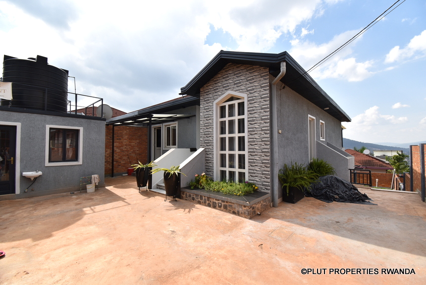 House for rent in Rebero.