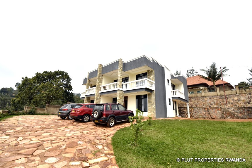 This Rebero duplex for rent offers a wonderful living experience in a great location with beautiful green hilly views and fresh air.