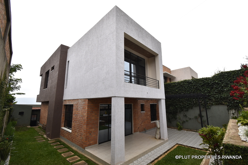 Unfurnished house for rent in Rebero.