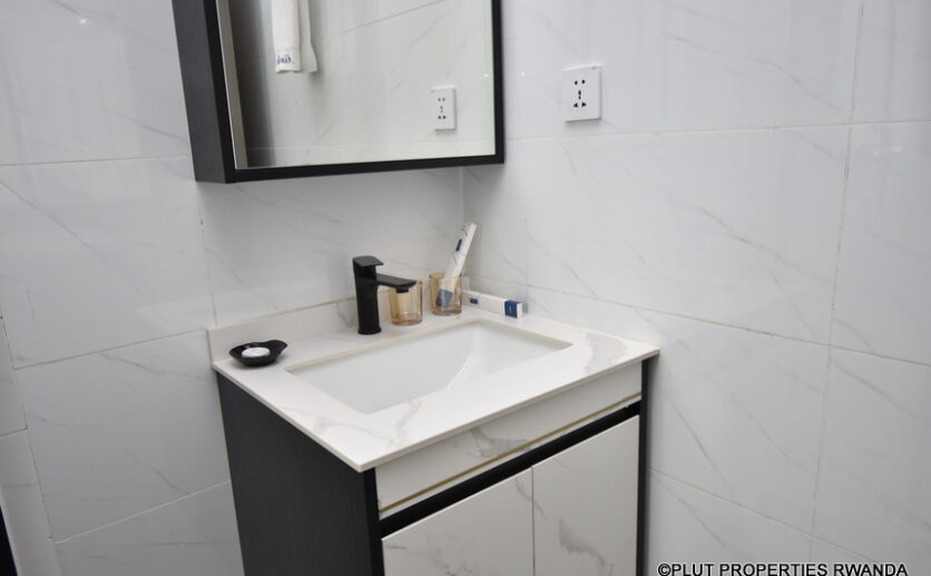 a deluxe furnished apartment for rent in nyarutarama (8)