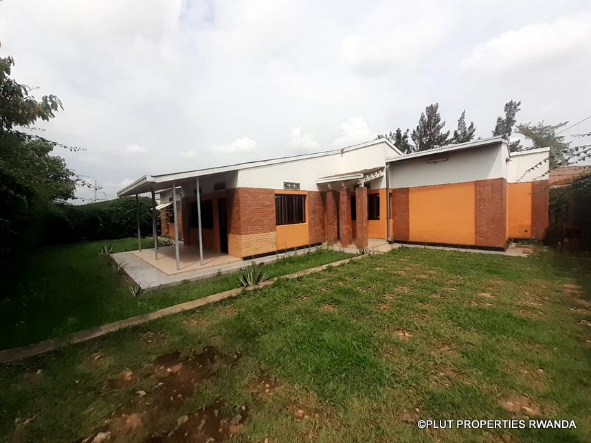 House for sale in Gisozi.