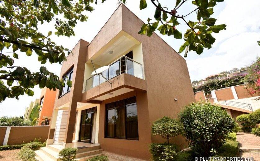 Single- family home for sale in Rebero.
