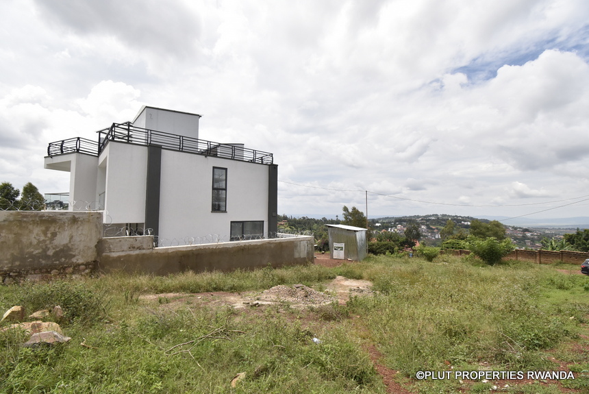 Plot for sale in Rebero.