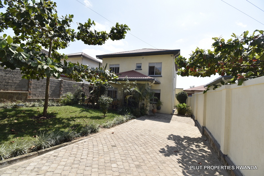 Unfurnished house for rent in Kibagabaga.