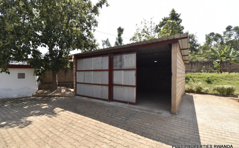 house with basket ball court for rent (22)