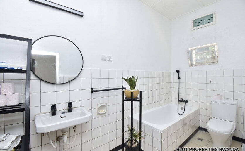 house with basket ball court for rent (33)