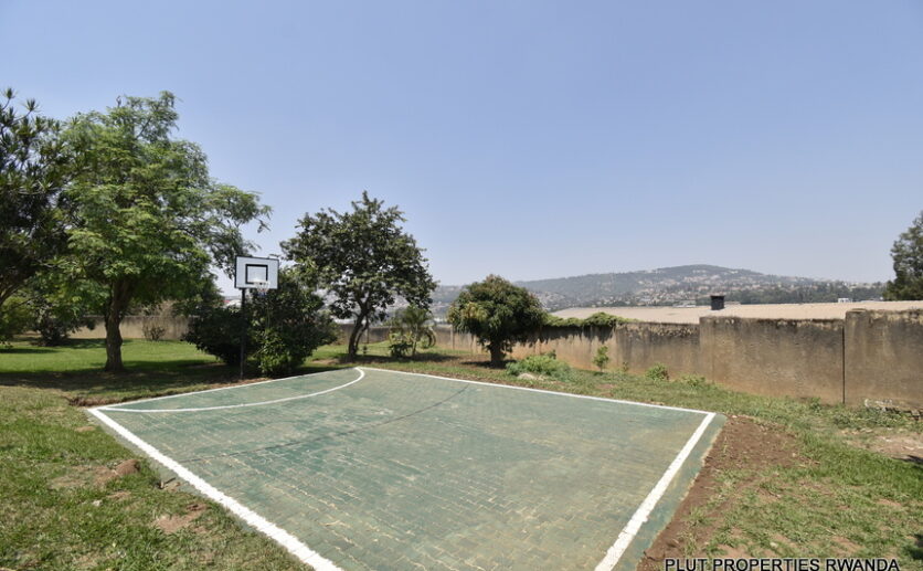 house with basket ball court for rent (36)