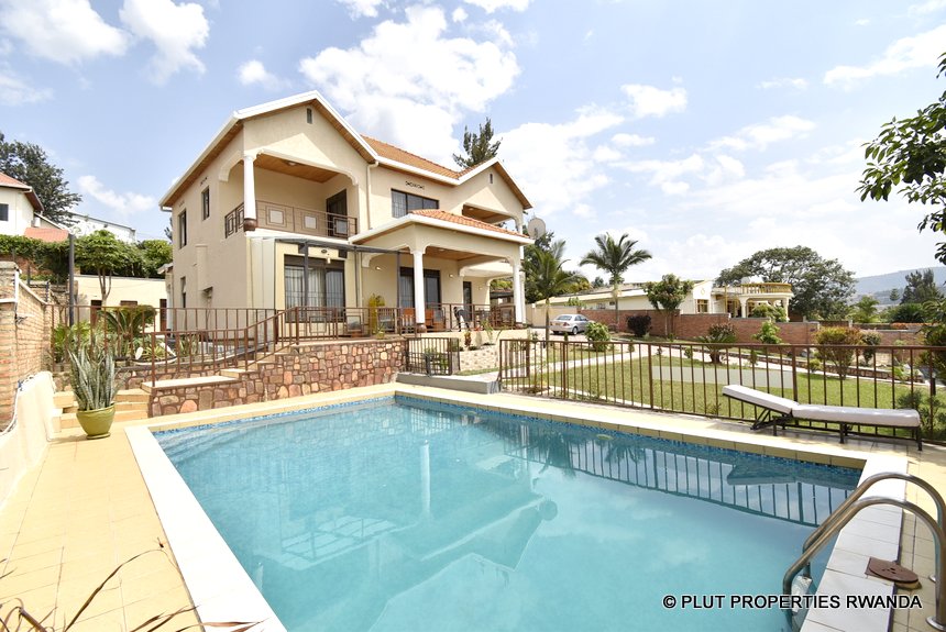 Furnished house with pool for rent