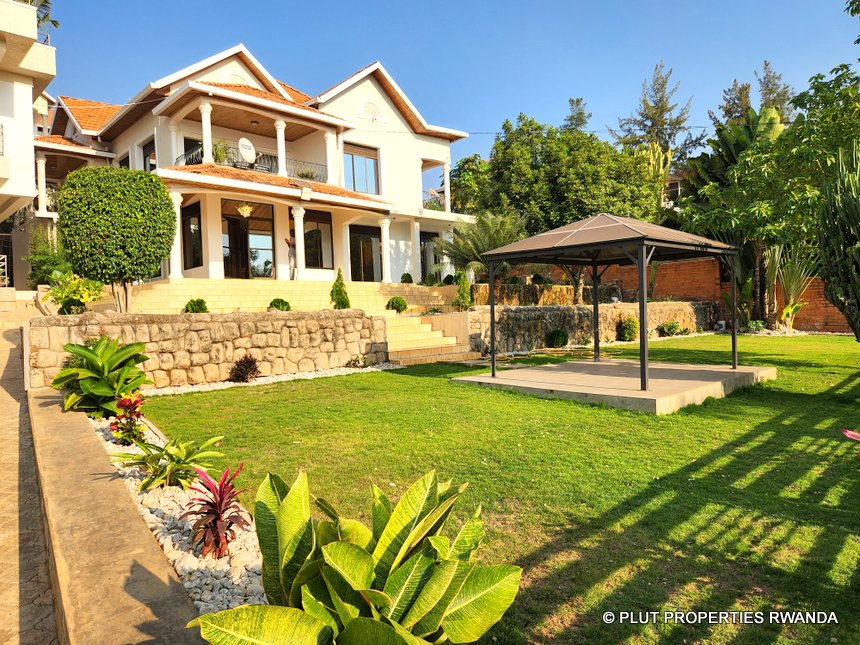 Elegant house available for rent in Rebero