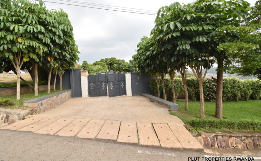 Big plot for sale in Kibagabaga Kigali plut properties (7)
