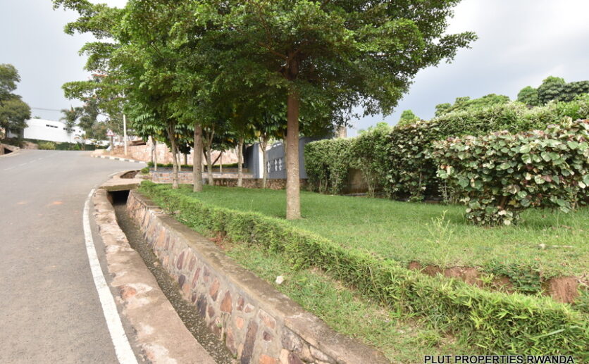 Big plot for sale in Kibagabaga Kigali plut properties (9)