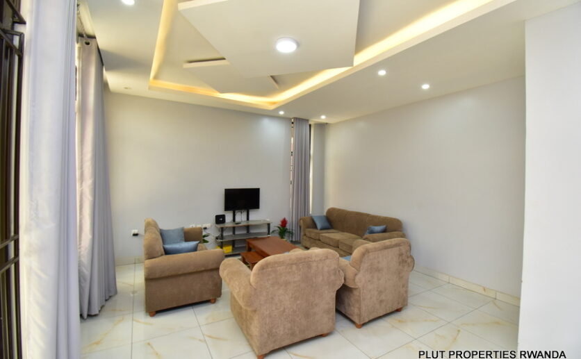 Apartment for rent in Rebero Plut properties (2)