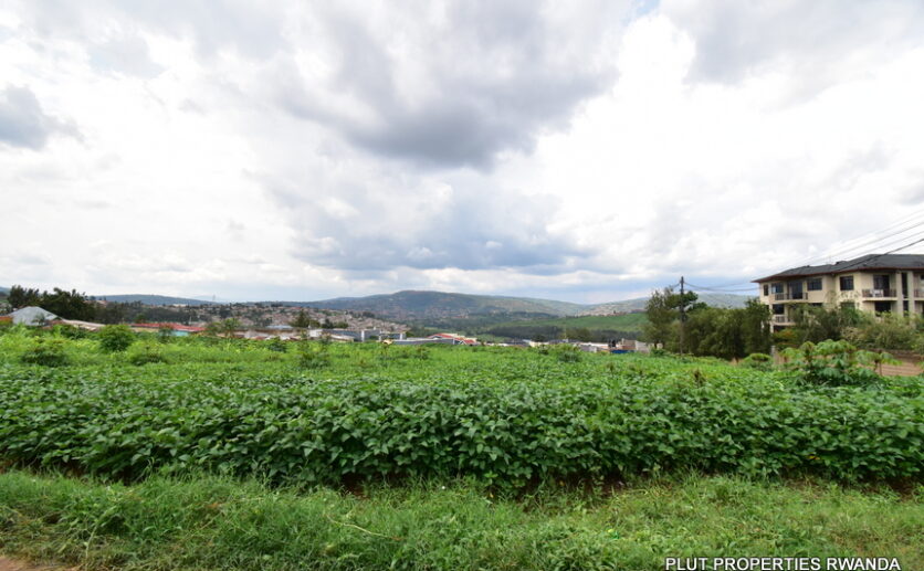 Big land in Gacuriro plut properties (1)
