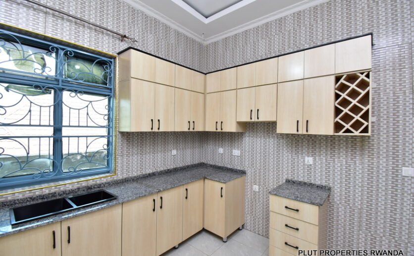 House for rent in Gisozi plut properties (4)