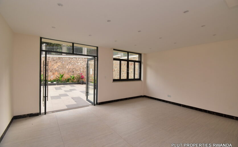 Rent space in City center plut propertes (3)