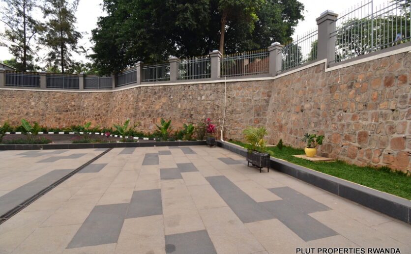 Rent space in City center plut propertes (4)