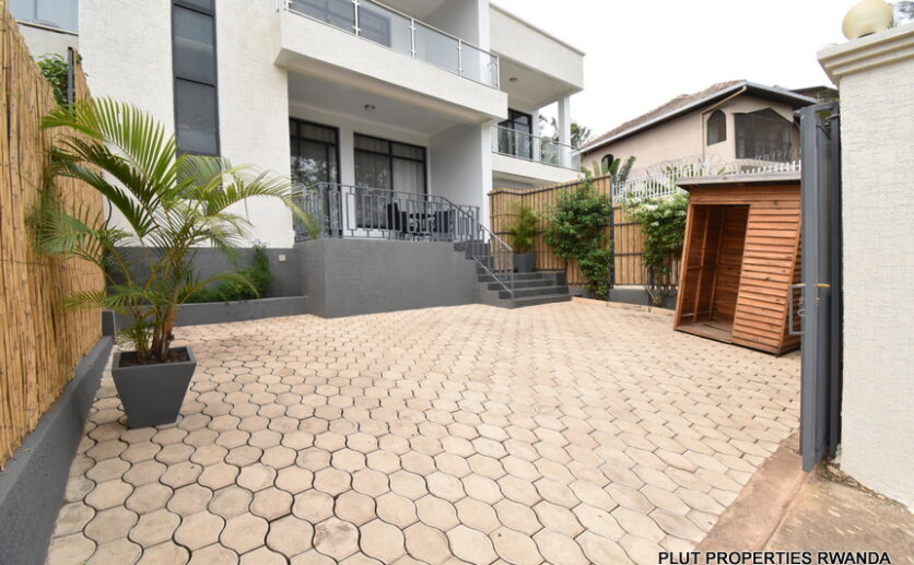 Beautiful house in Nyarutarama plut properties (11)