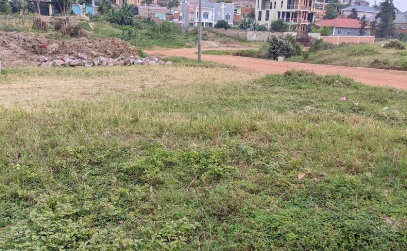 Big plot for sale in Kibagabaga plut properties (1)