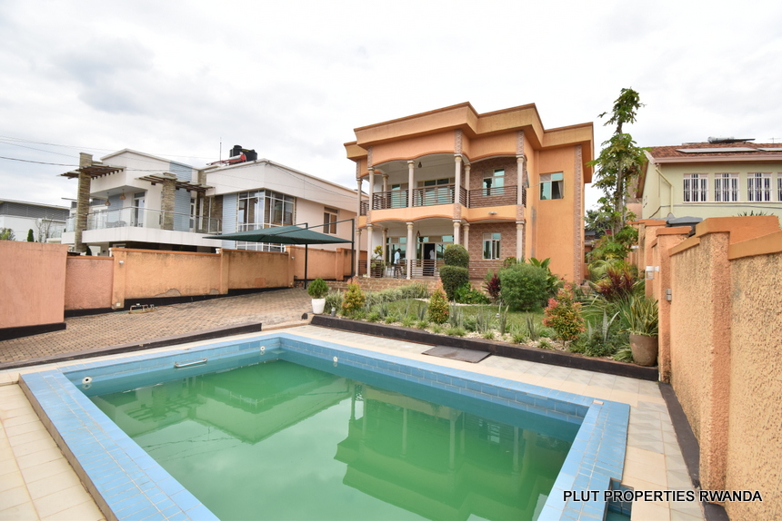 Furnished house with pool for rent