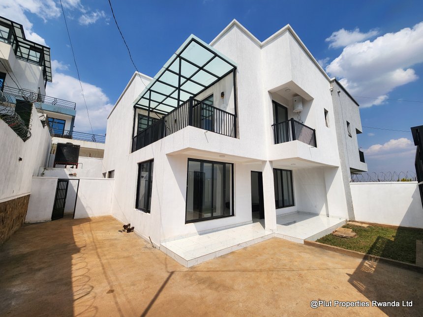Kinyinya 4 bedrooms for rent.