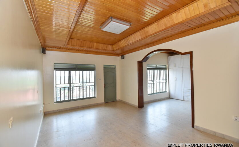 Big 8 bedroom house for rent plut properties (11)
