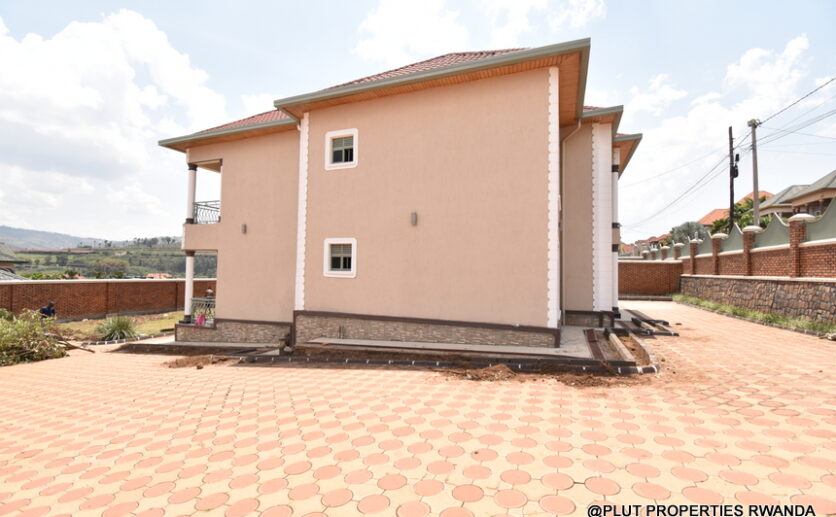 Big 8 bedroom house for rent plut properties (15)