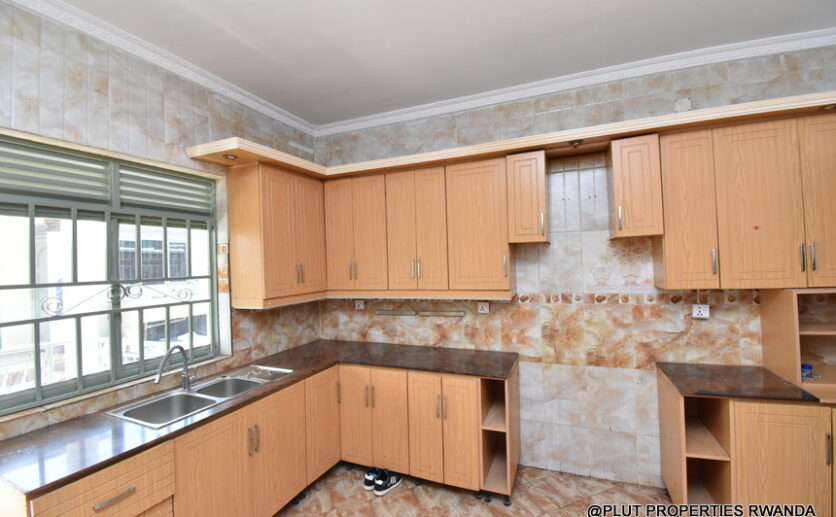 Big 8 bedroom house for rent plut properties (2)