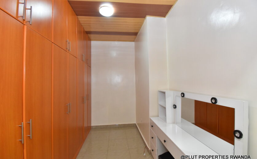 furnished 6 bedrooms house for rent plut properties (7)