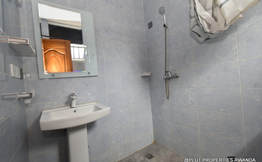 furnished apartment in Rebero Kigali plut properties (6)