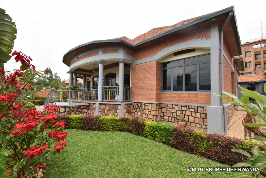 4 spacious bedrooms for rent in Rebero
