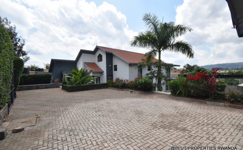 fully furnished villa in Gacuriro plut properties (22)